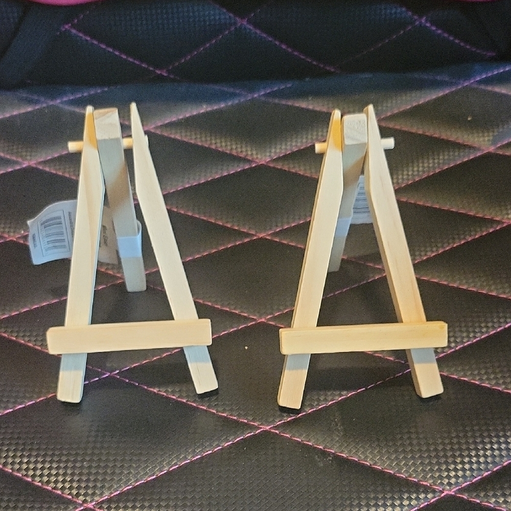 2 Mini Wooden Easel Set